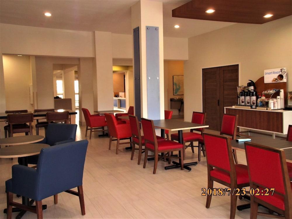 Holiday Inn Express Hotel & Suites Tampa-Fairgrounds-Casino By Ihg Exteriör bild