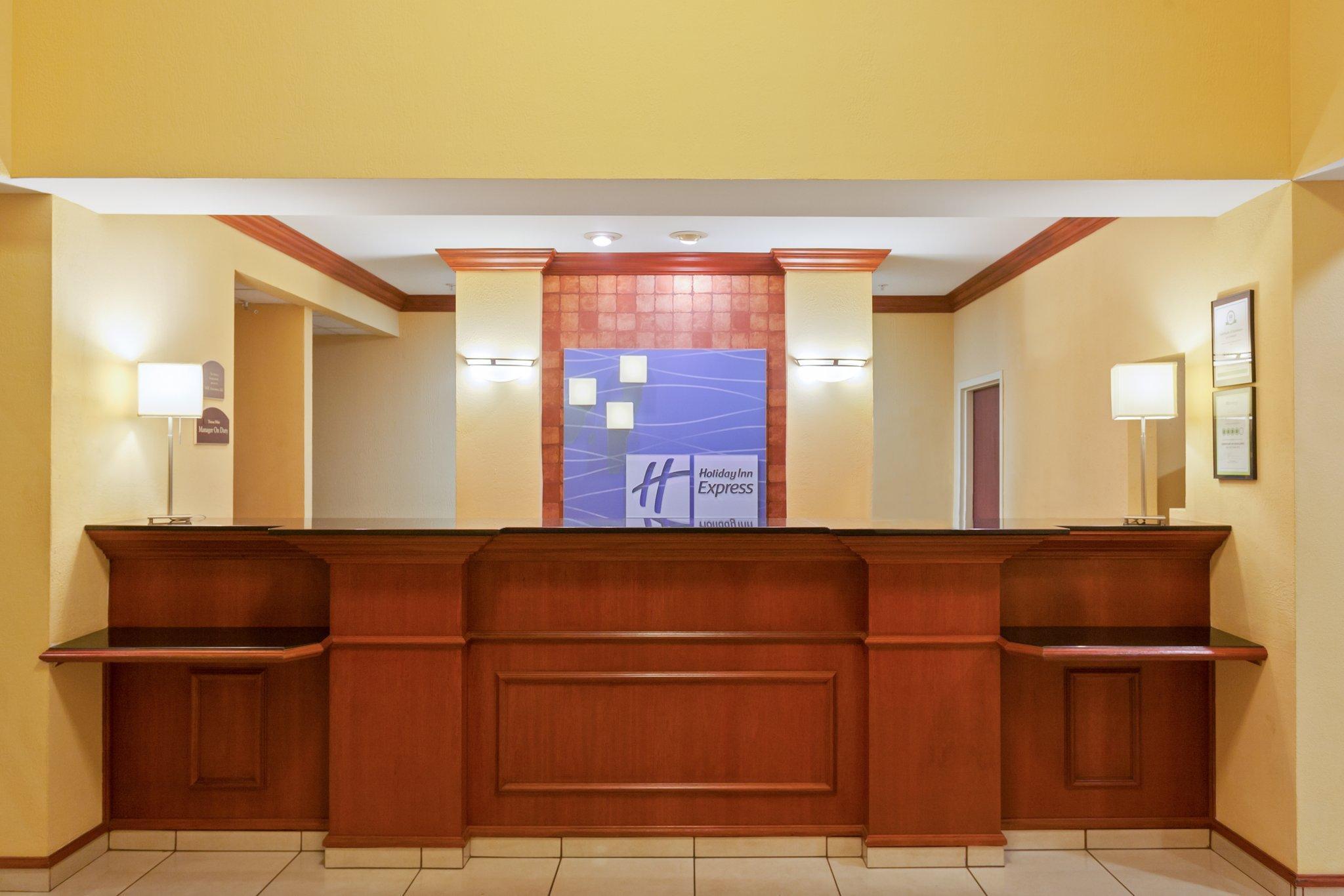 Holiday Inn Express Hotel & Suites Tampa-Fairgrounds-Casino By Ihg Exteriör bild