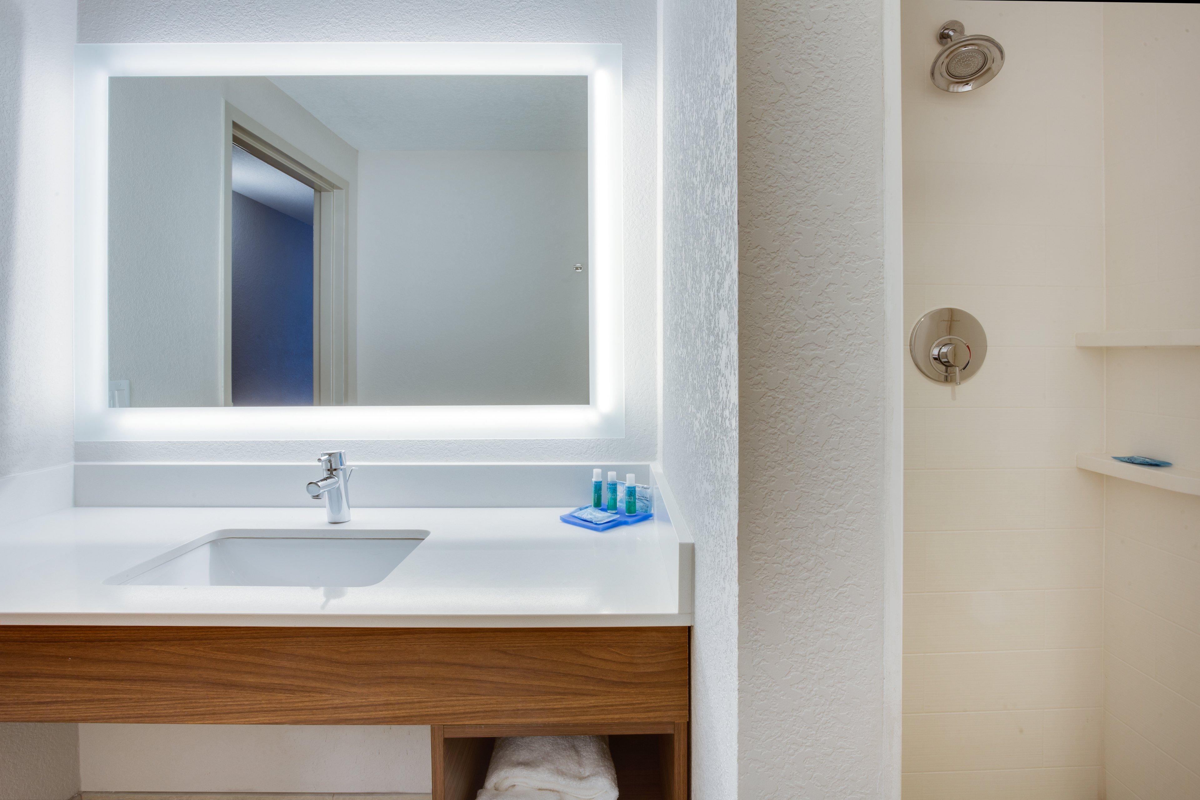 Holiday Inn Express Hotel & Suites Tampa-Fairgrounds-Casino By Ihg Exteriör bild