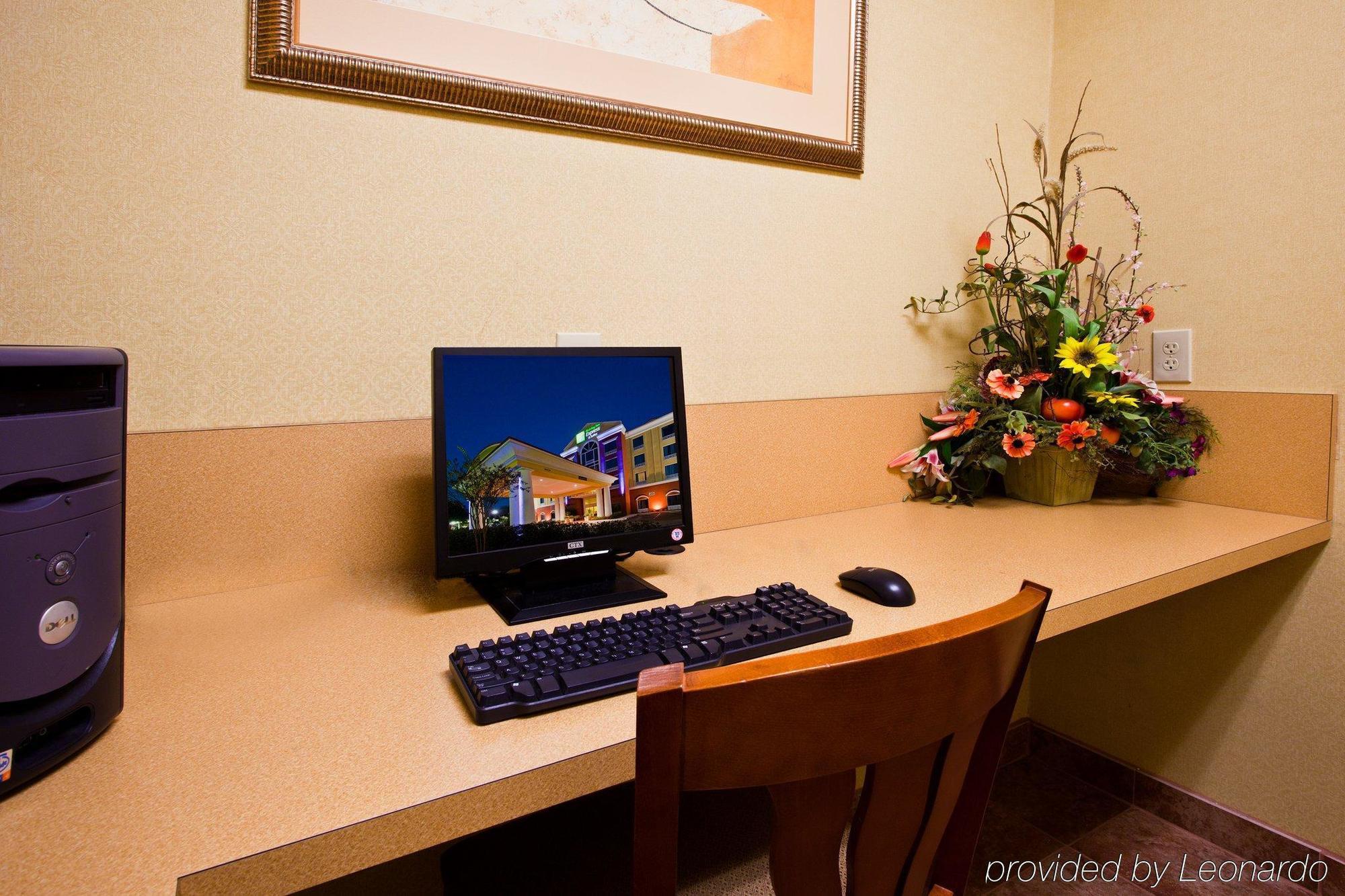 Holiday Inn Express Hotel & Suites Tampa-Fairgrounds-Casino By Ihg Bekvämligheter bild