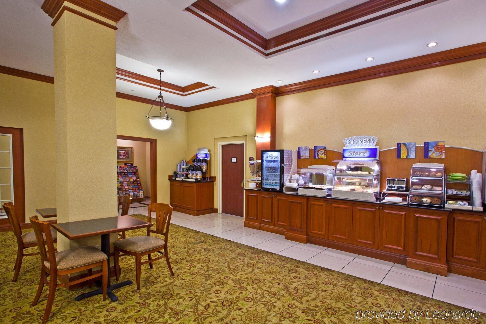 Holiday Inn Express Hotel & Suites Tampa-Fairgrounds-Casino By Ihg Restaurang bild