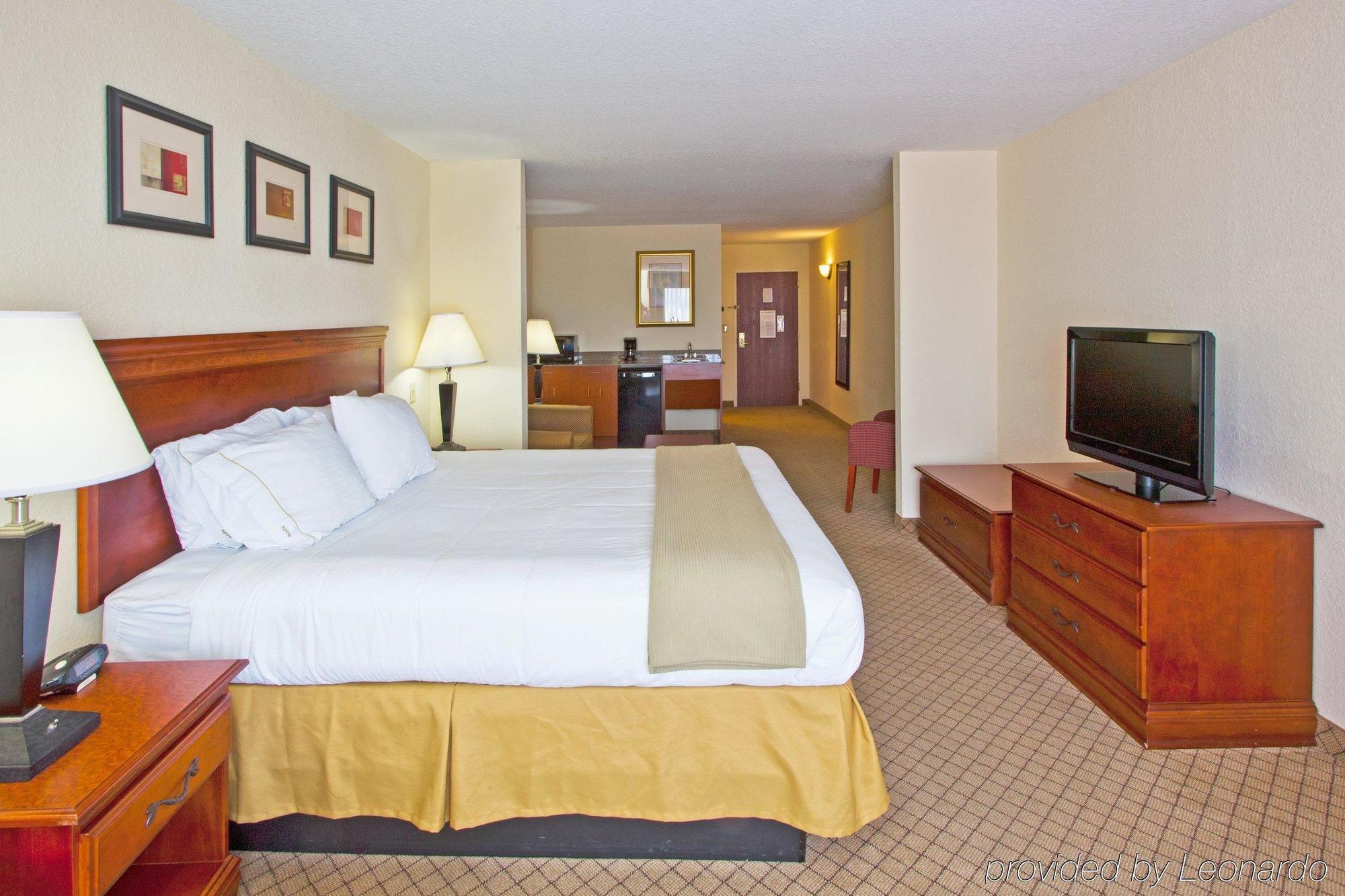 Holiday Inn Express Hotel & Suites Tampa-Fairgrounds-Casino By Ihg Rum bild